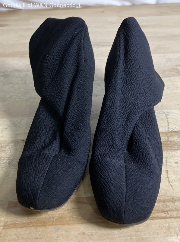 Vintage 90s Vero Cuoio Black Textured Block Heel Ankle Booties Size 8M