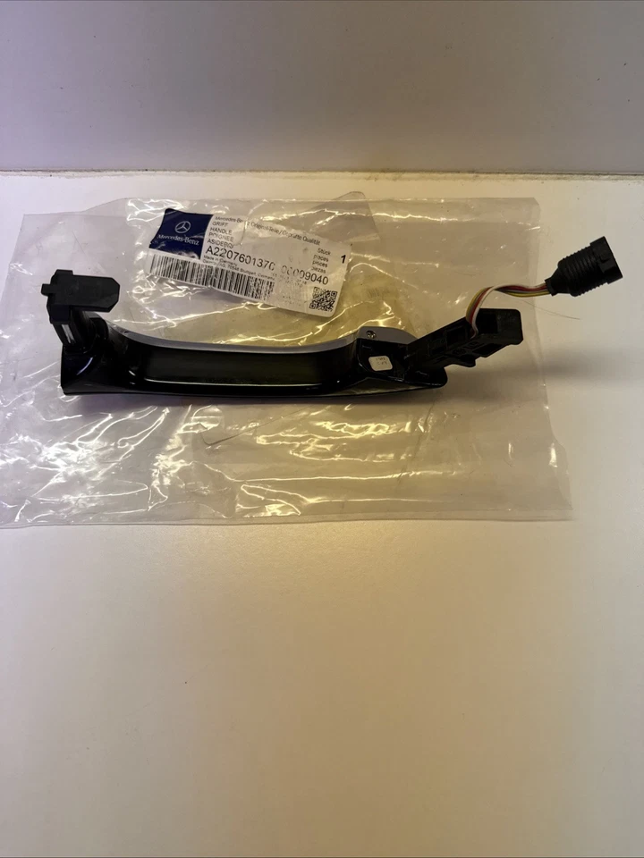 Mercedes Benz S Class Outer Door Handle , Left Front In 040 Black , Part Is New - Image 4 of 4
