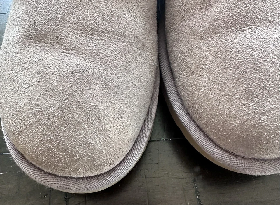 Women’s size 6 Ugg Minis - Image 3 of 4