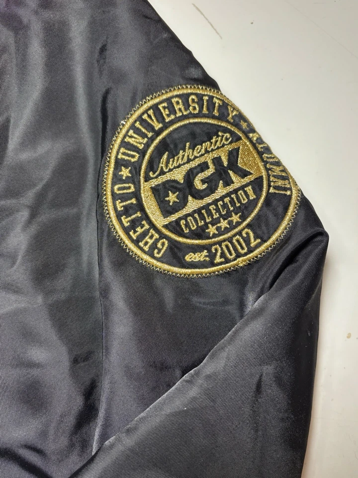 Chaqueta de bombardero de nailon DGK Ghetto University Dirty Ghetto Skateboards para hombre L Foto 3 de 4