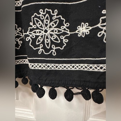 Anthropologie Akemi +Kin Adelina Embroidered Black White Boho Peasant Blouse - Picture 4 of 9