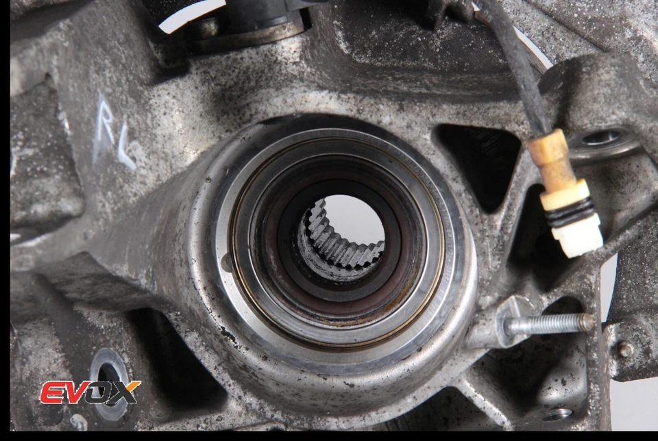 Porsche 911 1998-2005 - nudillo de husillo trasero izquierdo con cojinete de rueda 99633161106 Foto 4 de 4