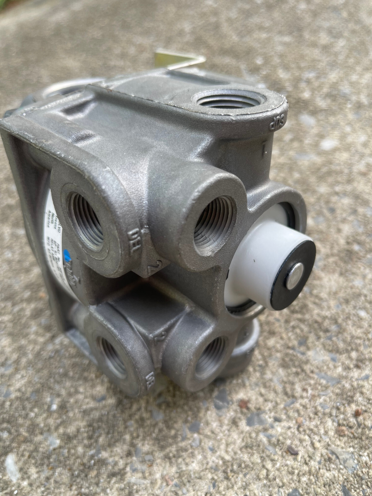 Bendix BP-R1 Bobtail Proportioning Valve OEM Brand New GENUINE | eBay