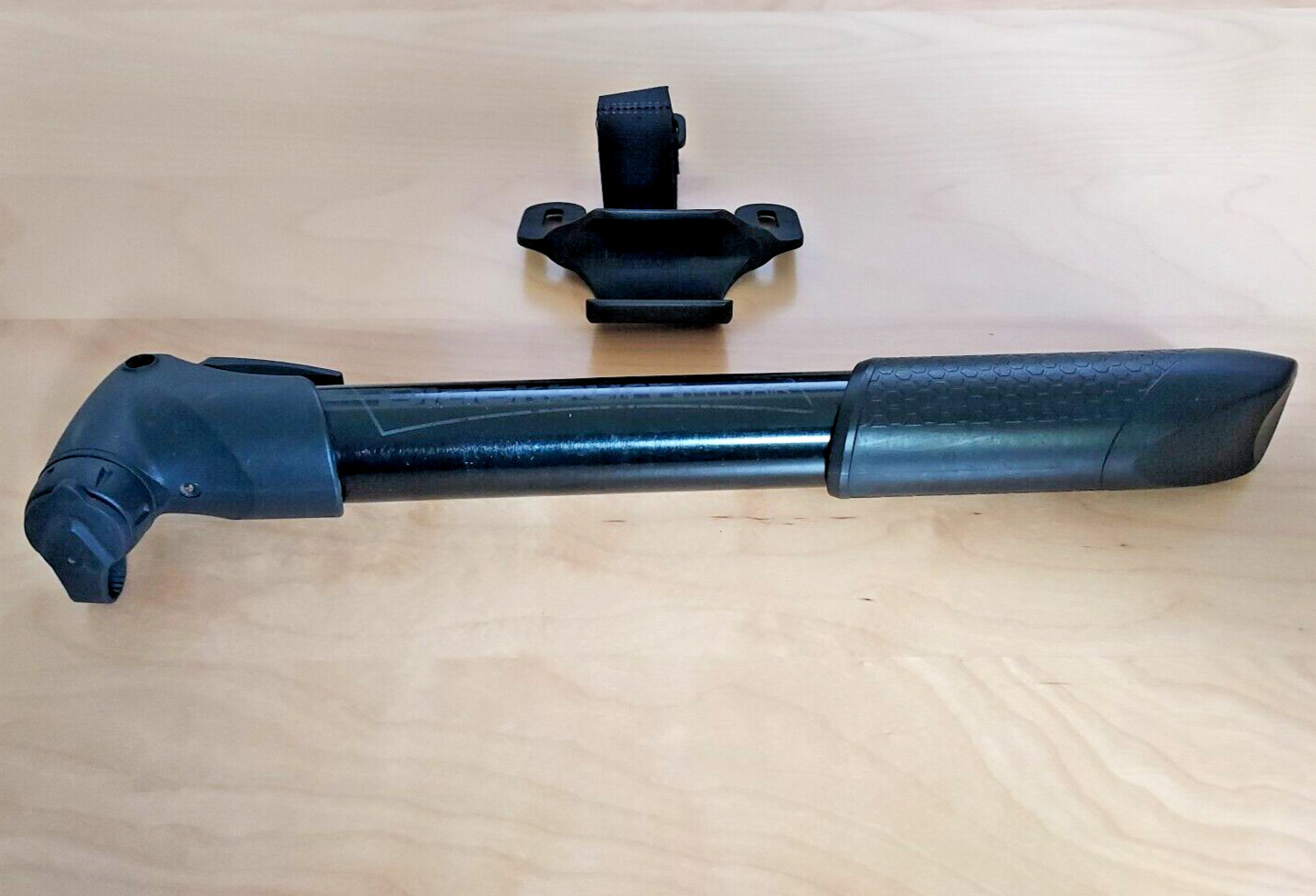 Bomba bicicleta Blackburn Mountain Air con válvula Schrader y soporte de montaje