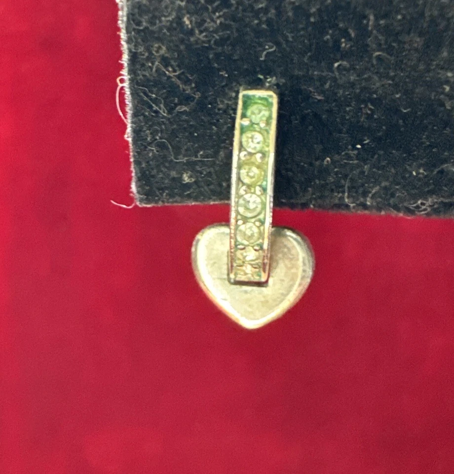 Brincos pequenos de argola de coração pendurados com strass Juicy Couter  - Imagem 3 de 4