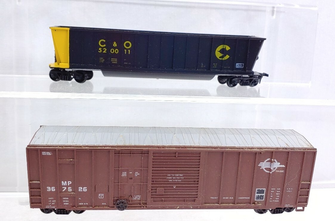 Roundhouse 3 HO Freight Car Kits 2 Built & 1 Unassembled with boxes HO