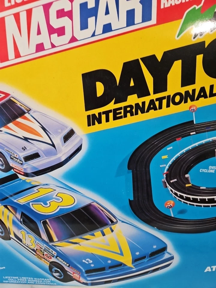 De colección LIKE NASCAR DAYTONA Speedway Fast Trackers Ranura Eléctrica Carreras Foto 4 de 4