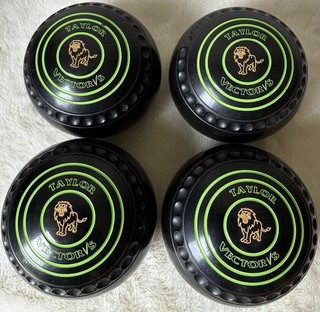 Taylor Vector Vs Bowls Size 3 very good condition Ideal for In / Outdoor use.