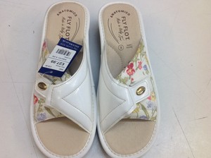 pavers fly flot slippers