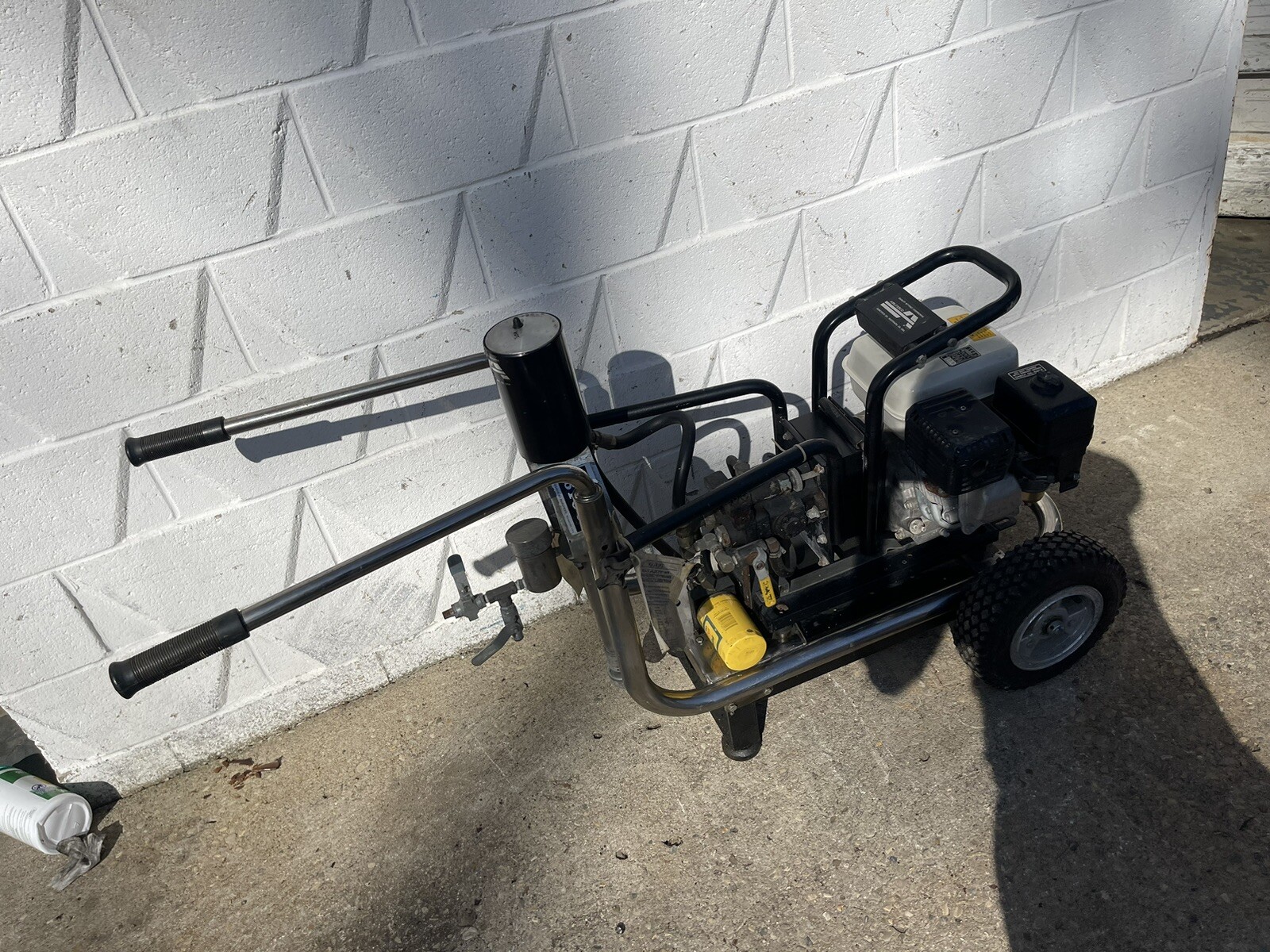 Graco/airlessco 6100 Paint Sprayer Pump 5.5hp. Needs Work Used Once