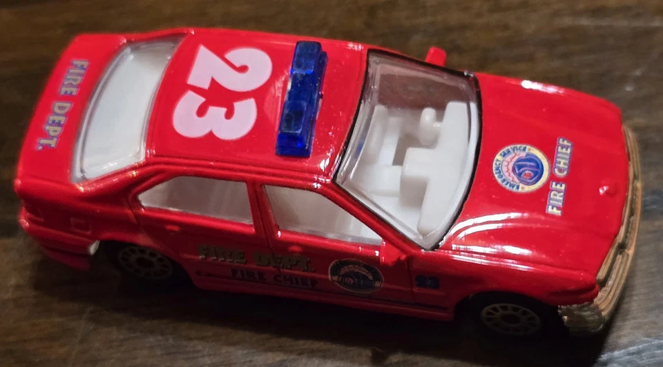 3 дюйма Realtoy 1:64 аварийная служба пожарная служба Красный автомобиль BMW Fire Chief Car No23 - Изображение 3 из 4