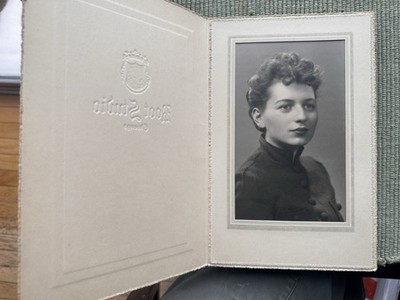 Antique Root Studio Chicago Portrait Photo in Folder c.1900s 1910s