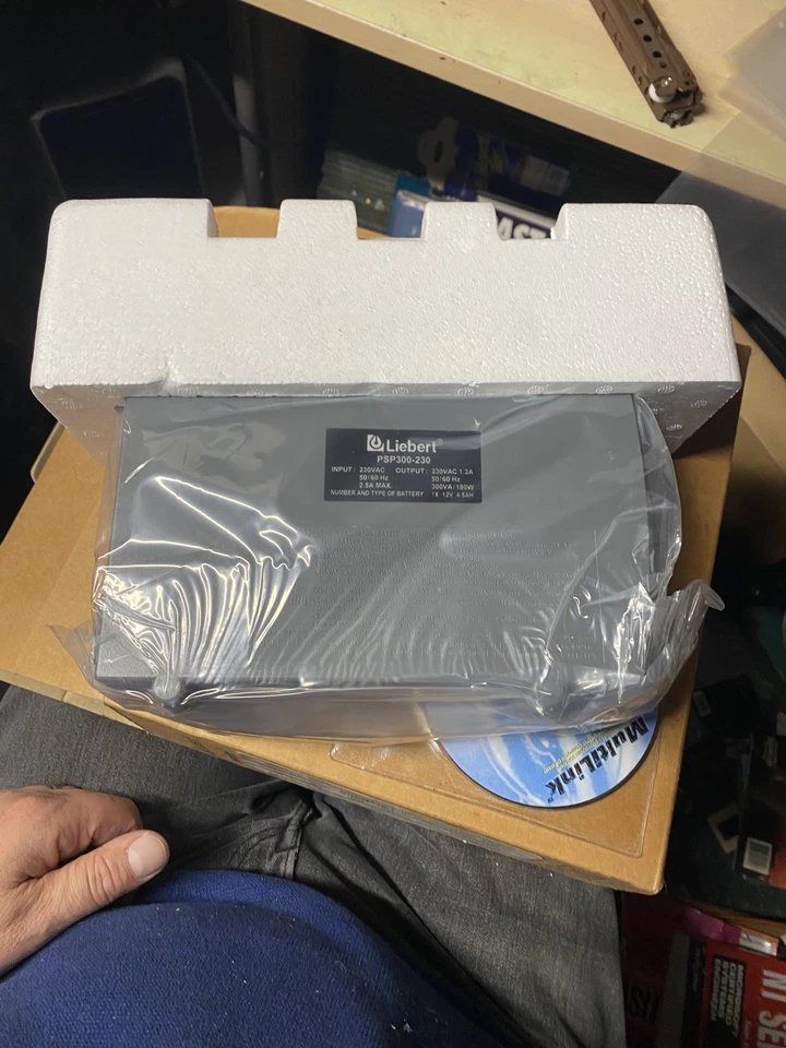 Vertiv Liebert PSP 300 - 230 Unterbrechungsfreie Stromversorgung Box geöffnet nicht benutzt