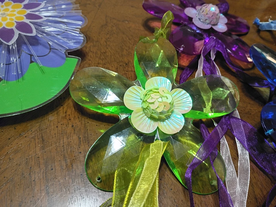 Decoración Habitación Colgante Niña Morado, Azul y Verde con Cintas con 2 Flores FO  Foto 4 de 4