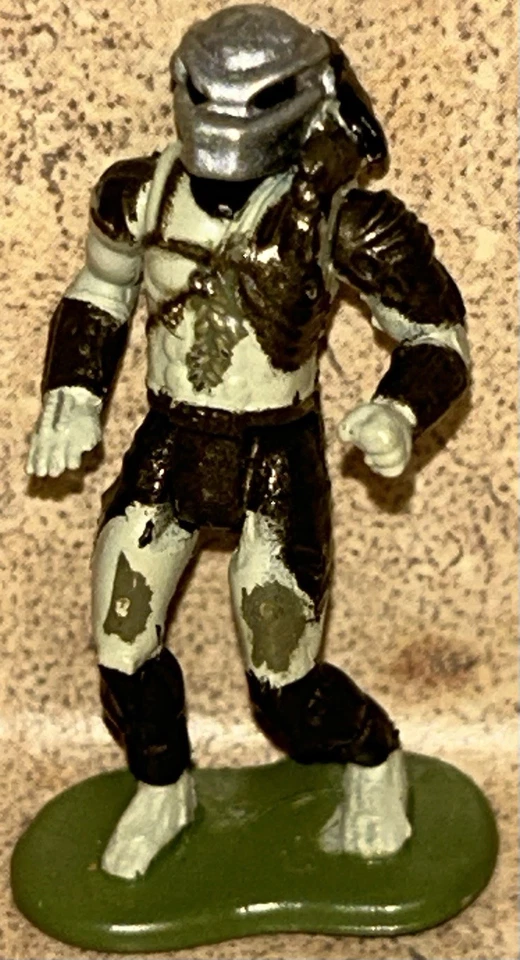 1996 Vintage Rare Galoob Micro Machines Predator Collection Huey Horror Action - Image 4 of 4