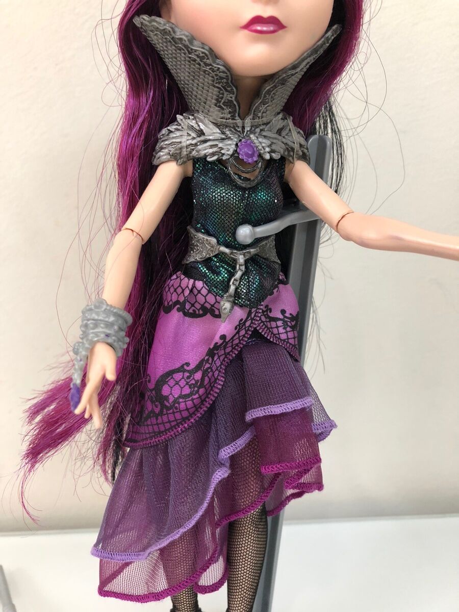 Ever After High First Chapter Raven Queen Doll With Bag And Doll Stand HTF