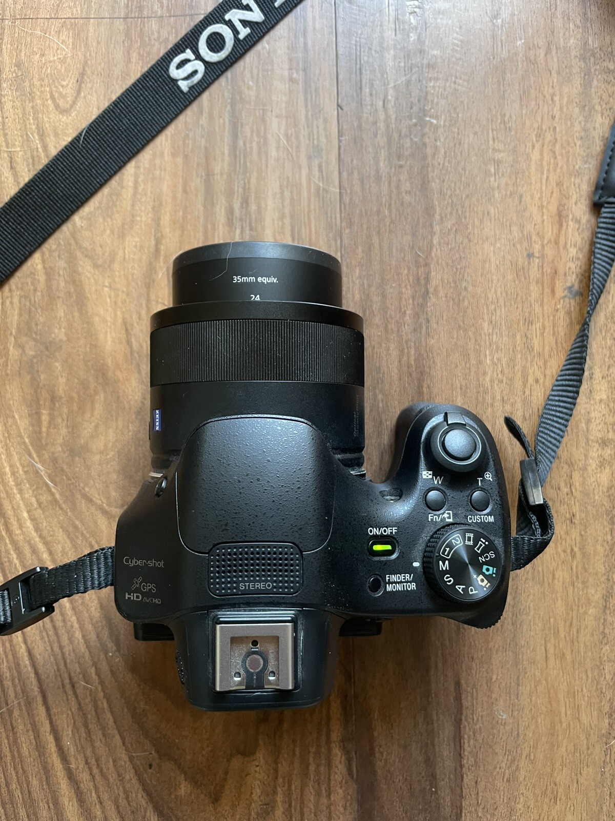 Sony Cybershot DSCHX400 Digital Camera Black With Bag And Charger