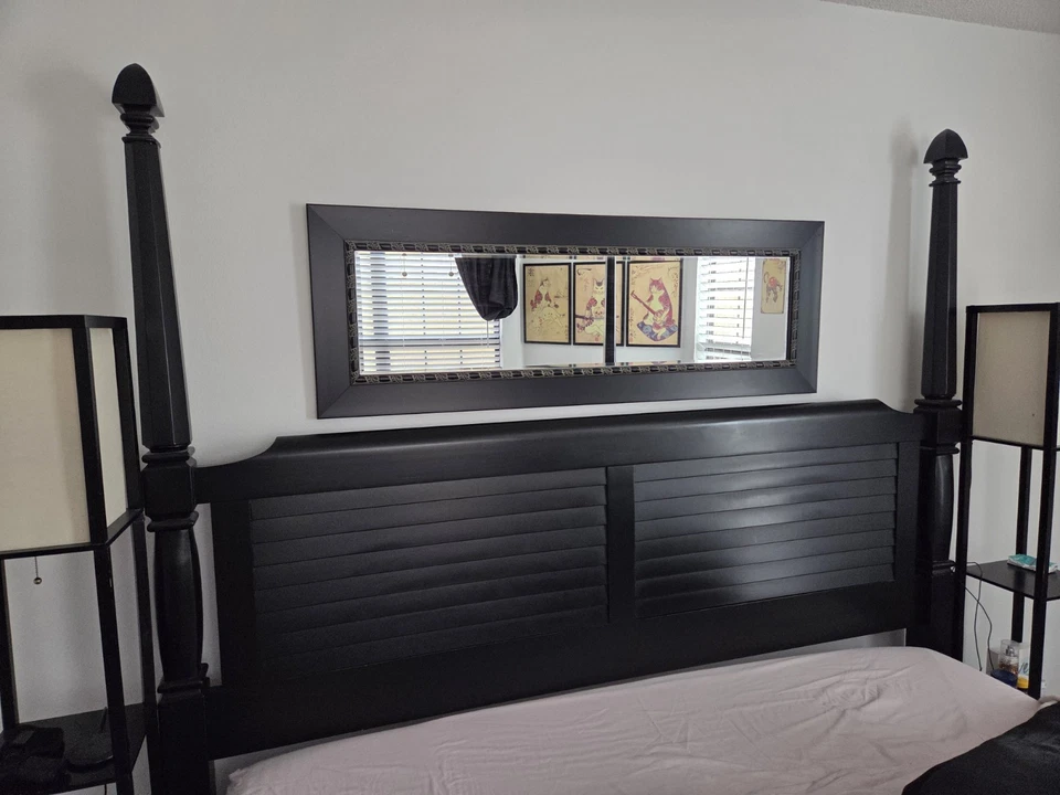 Cama y mesas con dosel American Signature Plantation Cove tamaño king en negro Foto 3 de 4