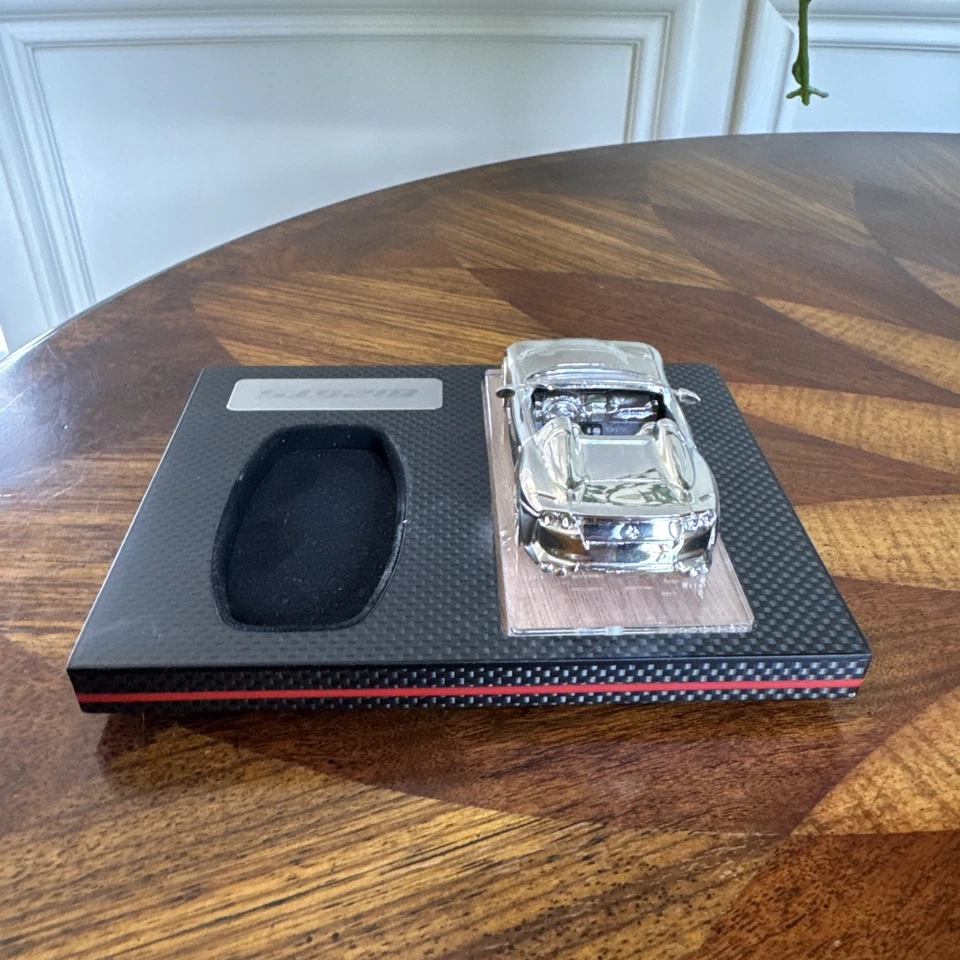 ¡Llavero de fibra de carbono Ferrari 812 GTS con modelo cromado! ¡MUY RARO! Foto 3 de 4