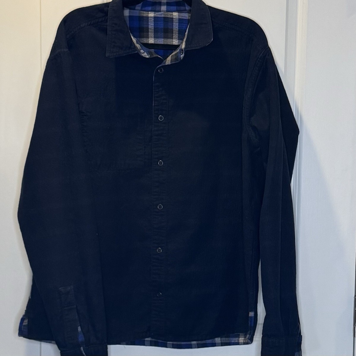 Chemise à carreaux, manches longues et col à pointes boutonnées. Coupe Modern Fit., bleu marine