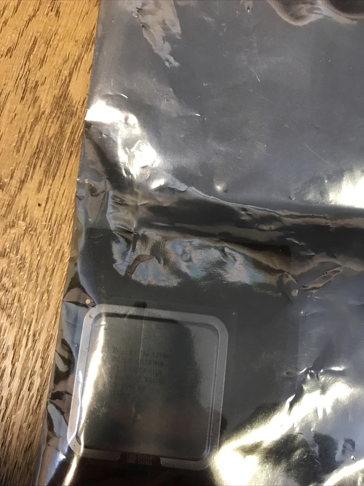 Intel Celeron E3400 2.6GHZ SLGTZ CPU Processor HP 582019-003 New Sealed - Image 2 of 2