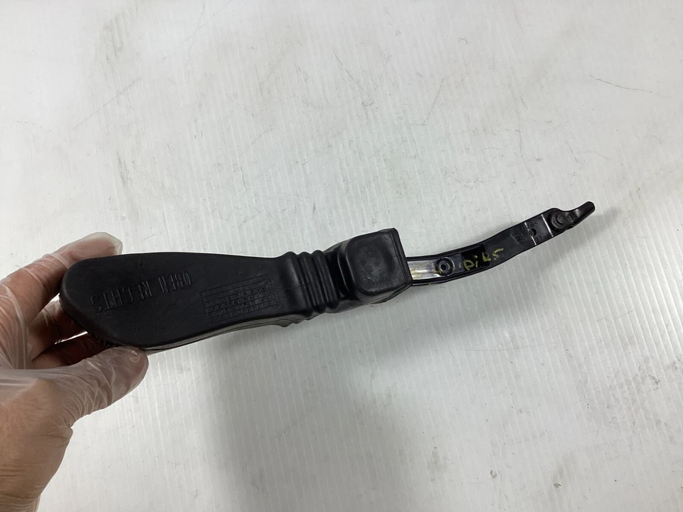 AUDI Q5 2012-2016 PANEL PUERTA TRASERA IZQUIERDA COMPROBACIÓN CORREA TOPE TAPÓN OEM. Foto 3 de 4