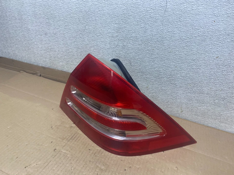 2001-2004 Mercedes-Benz C230 C240 W203 C-Class Right Passenger Tail Light U2868 - Image 2 of 4