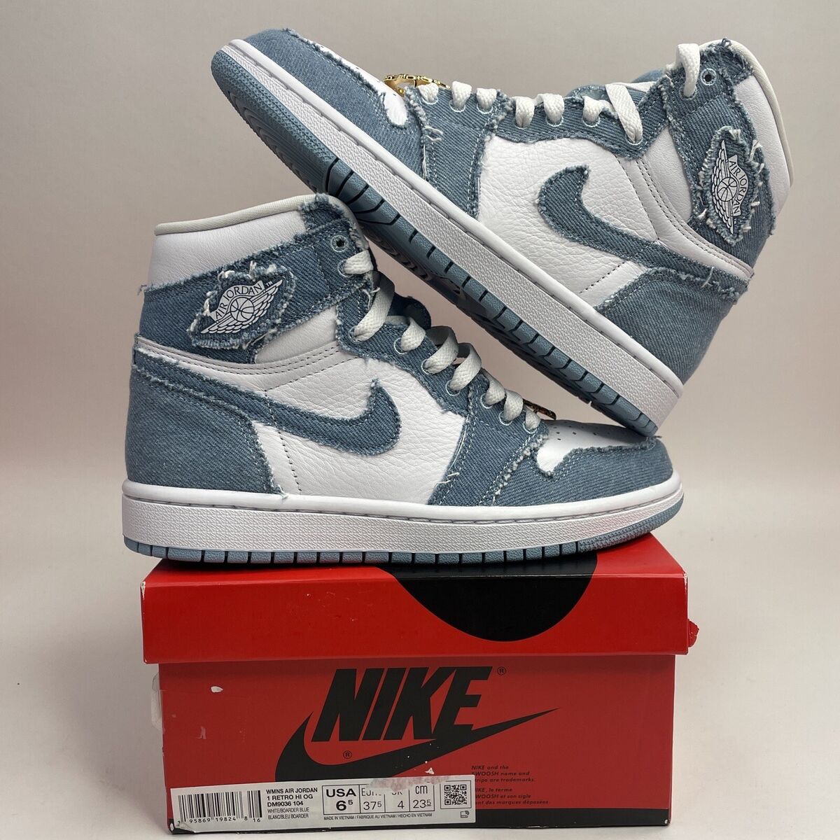 NIKE WMNS AIR JORDAN 1 HIGH OG 23.5