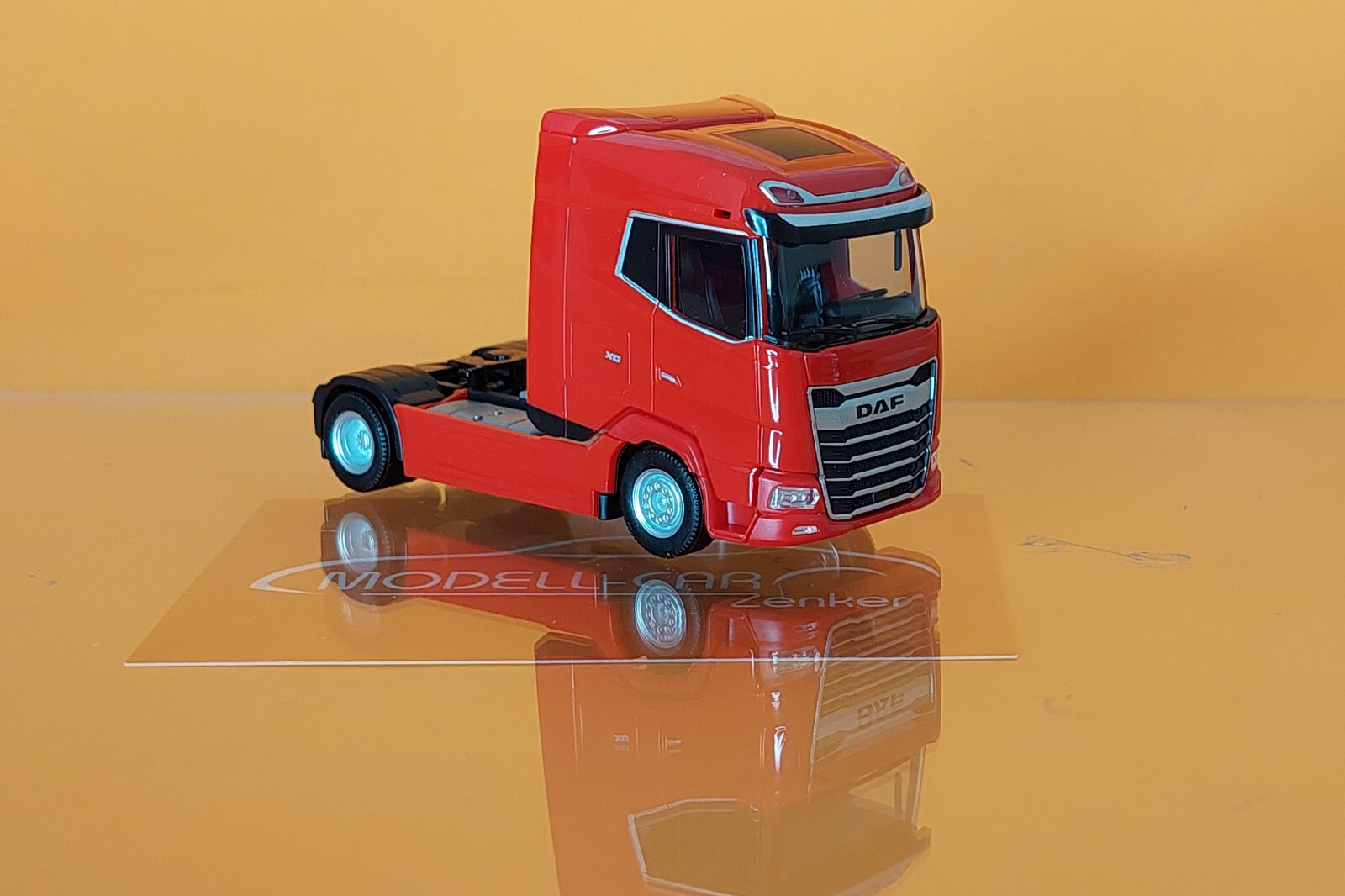Herpa 315777 DAF XG Zugmaschine rot 1:87 Neu Modellauto