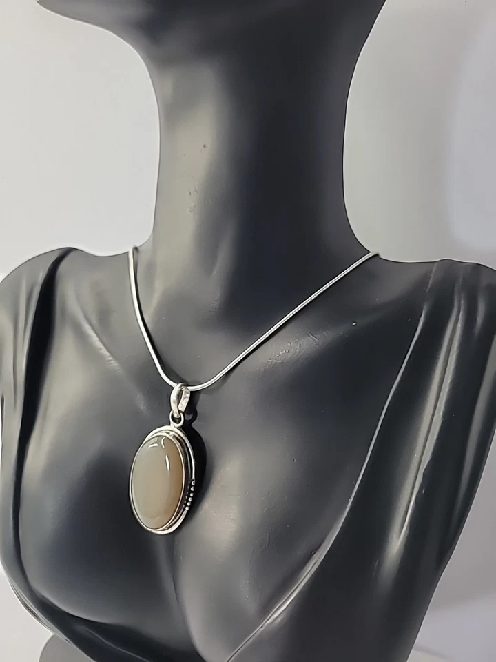 Collar colgante vintage de plata esterlina piedra calcedonia gris cadena cuerda ovalada Foto 4 de 4