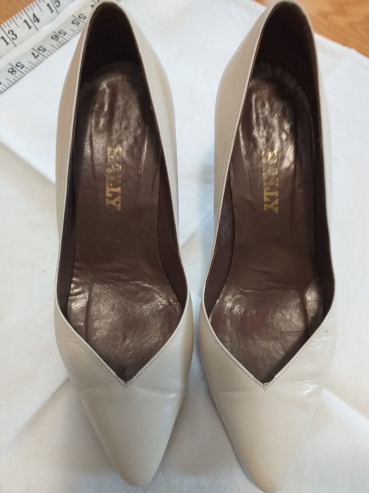 BALLY Accord ORA Court Shoes White / Cream Leather Mid Heel Almond Toe