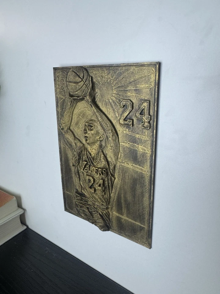 Escultura de arte de pared personalizada Kobe Bryant dorado 4” X 6” negra Mamba Lakers 3d NBA Foto 3 de 4