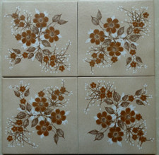 4 FLIESEN - TRUE VINTAGE - 70ER - BRAUN - BEIGE - 15/15 CM - MOSA DEKO - BLUMEN 