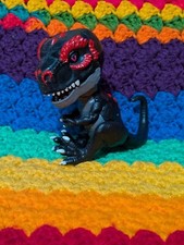 Fingerlings Untamed Infrared Black Red T-Rex Dinosaur