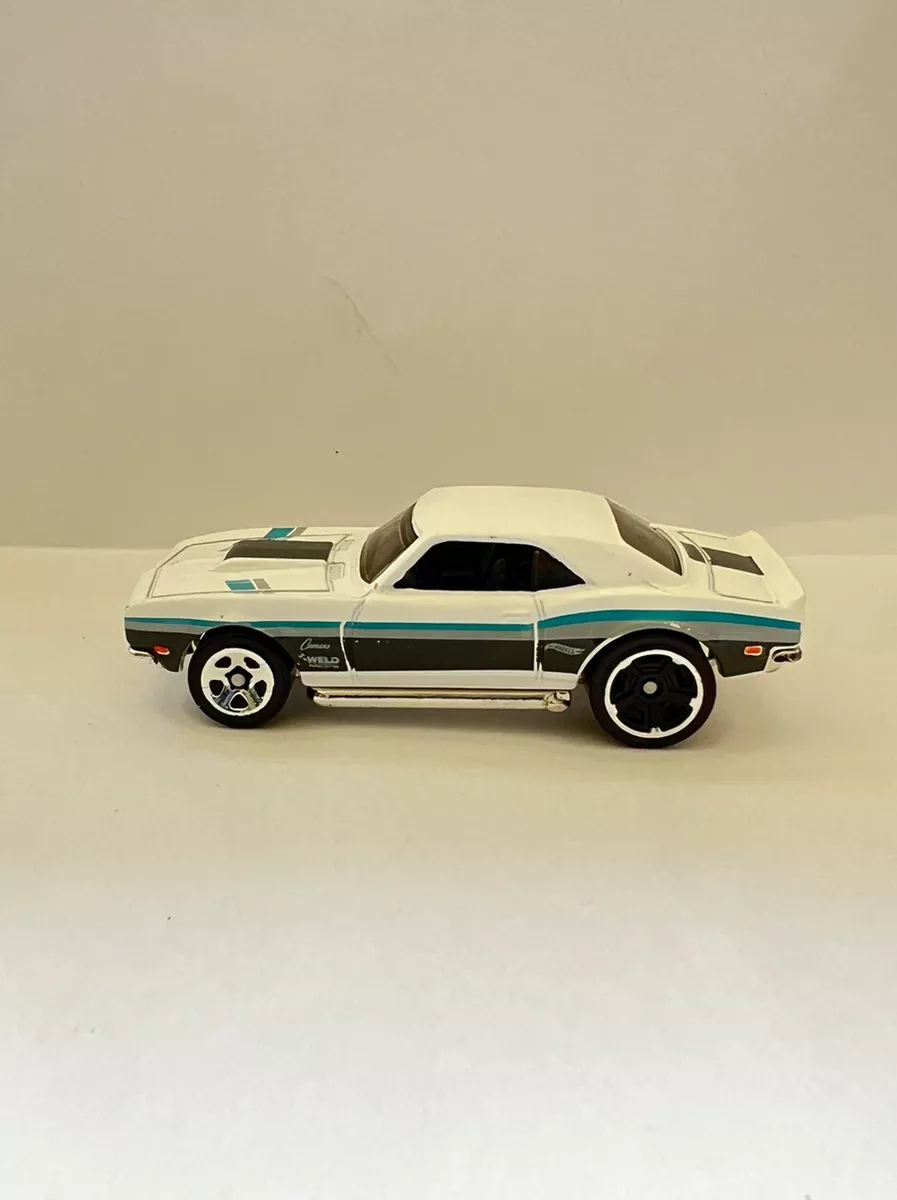 Hot Wheels 68 COPO CAMARO SS White Die Cast Car Collectible 743 2010