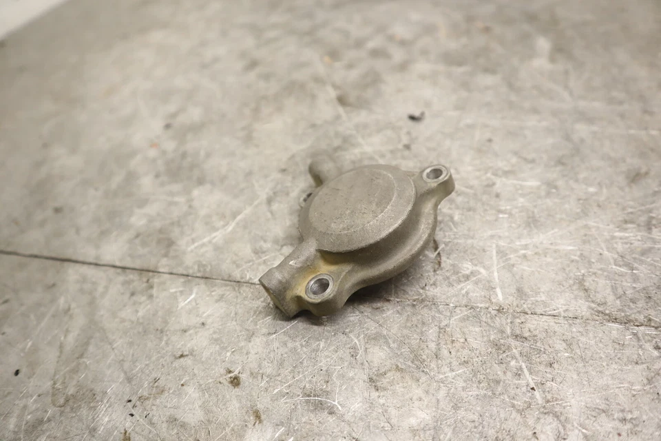 2004 YAMAHA YZ250F TAMPA DO FILTRO DA BOMBA DE ÓLEO DO MOTOR FABRICANTE DE EQUIPAMENTO ORIGINAL 5BE-13447-10-00 - Imagem 3 de 4