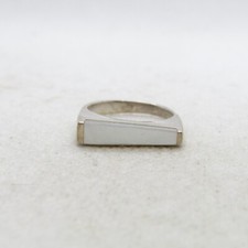 Sterling Silver 925 Mother of Pearl Ring Size 6.5 K4733