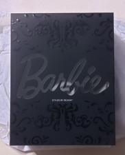 Barbie Signature Verpackung Styled by Design Linda Kyaw-Merschon Mattel NEU