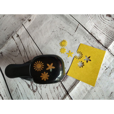 Stampin' Up SPRING BOUQUET Paper Punch FLOWER TRIO Paper Shaper