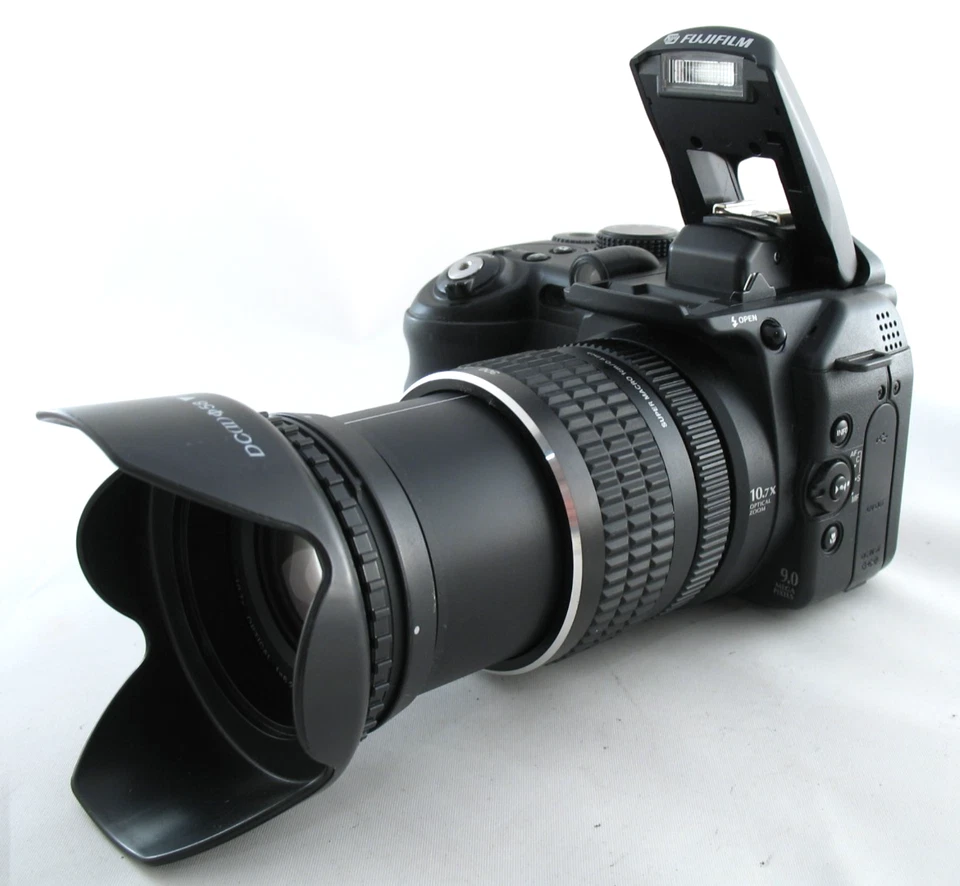 Fujifilm FinePix S9500 Digital Bridge Camera 28-300mm 10x Zoom Lens +1GB Card - Image 4 of 4