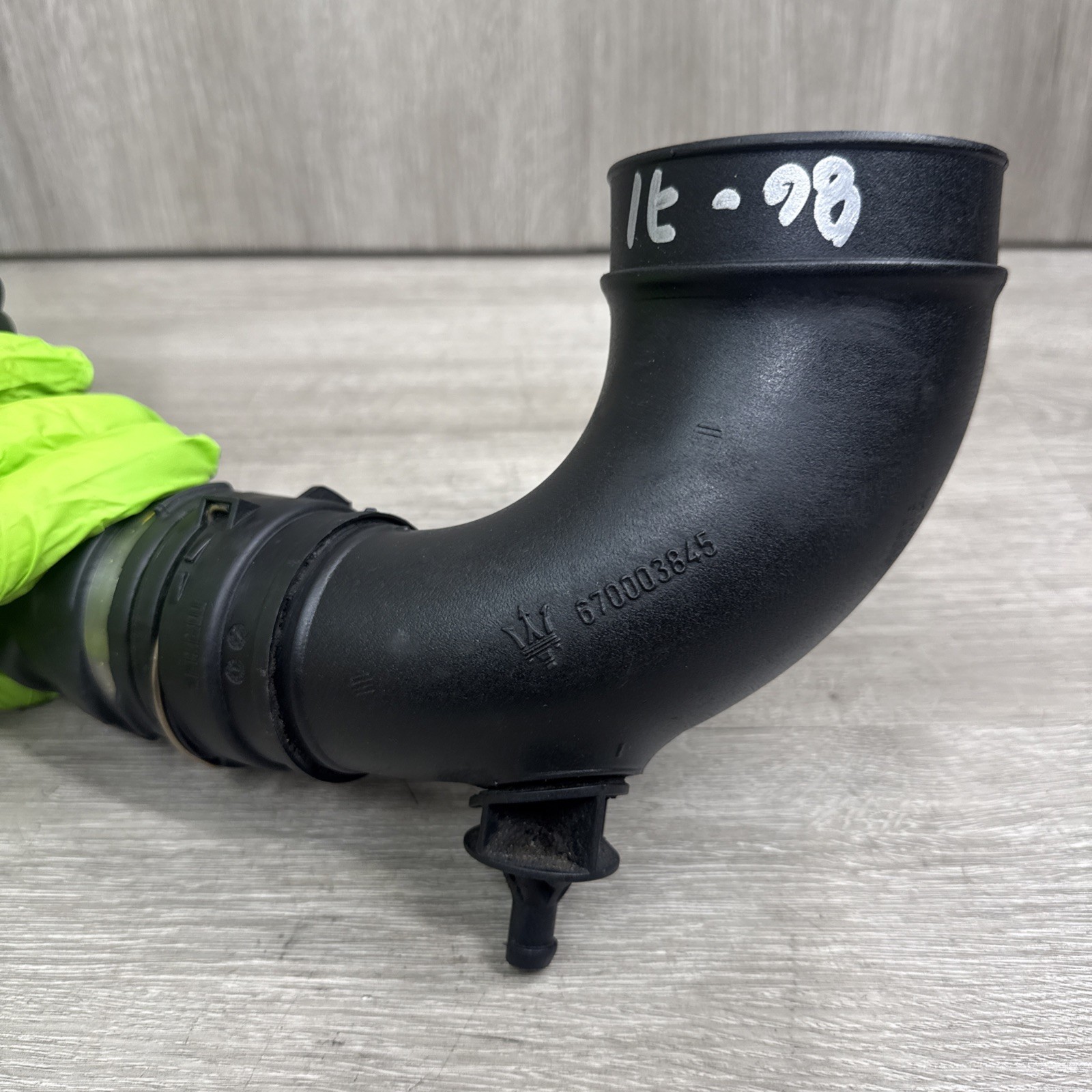 2014-2017 MASERATI GHIBLI M157 3.0 RIGHT AIR INTAKE HOSE TUBE 670003845 67000384