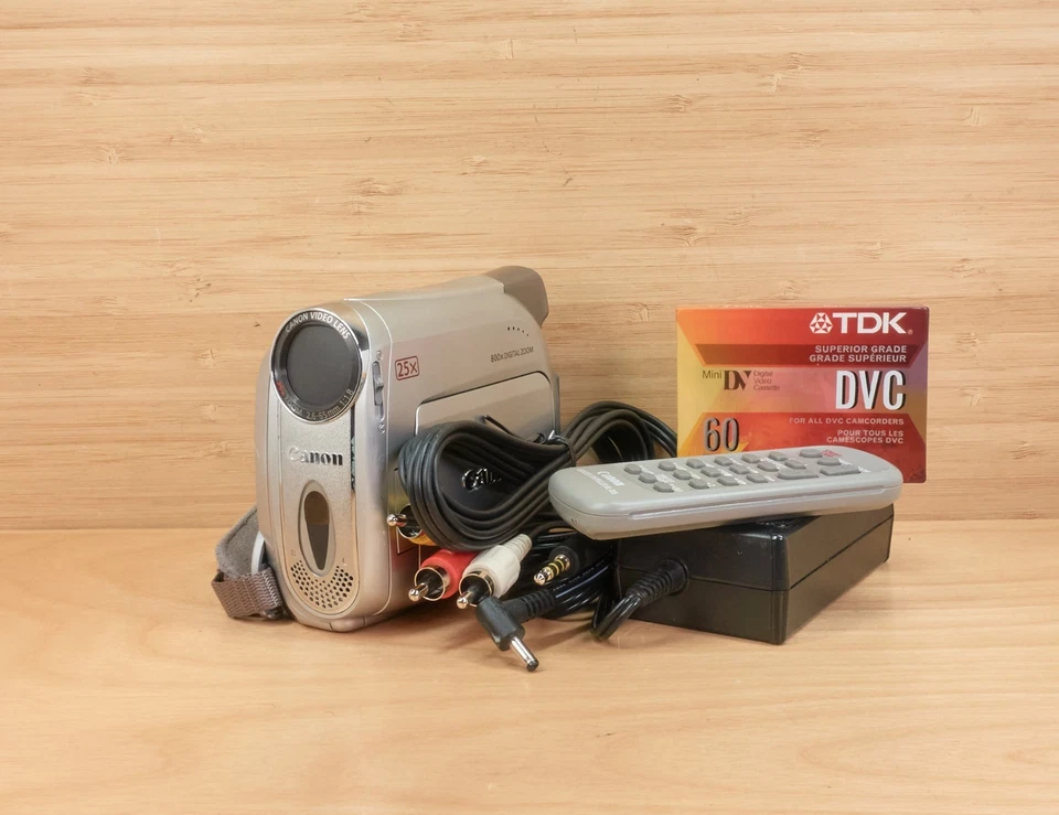 Canon ZR600 MiniDV Camcorder / 25x Optical Zoom / Made in Japan - Image 2 of 4