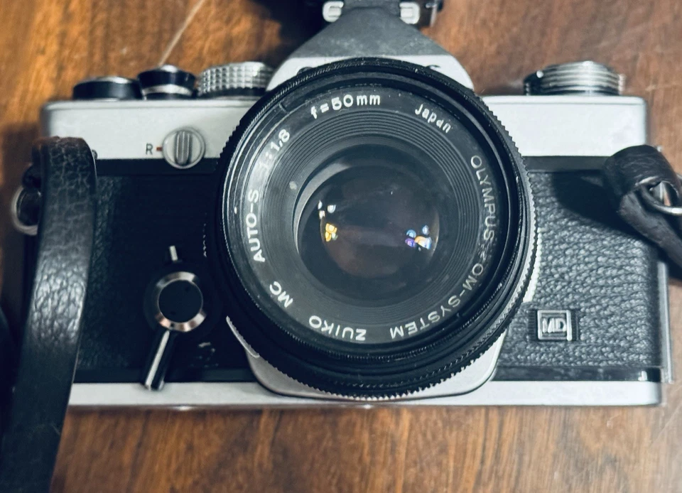 Cámara fotográfica Olympus OM-1 35 mm SLR con lente Zuiko 50 mm f/1,8 y flash Vivitar Foto 4 de 4