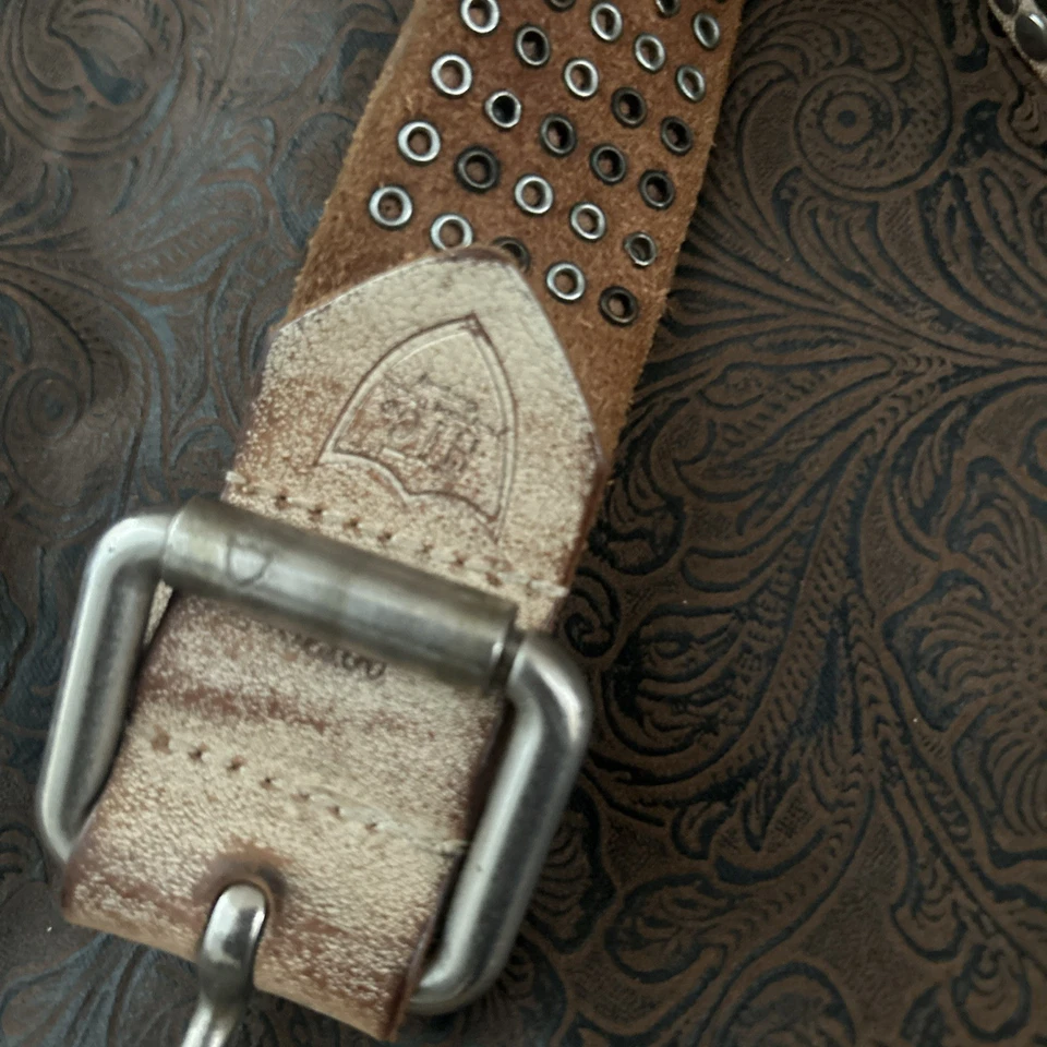 复古 HTC 铆钉皮革皮带随机放置水钻尺寸 36-正品 — 第 4/4 张图片