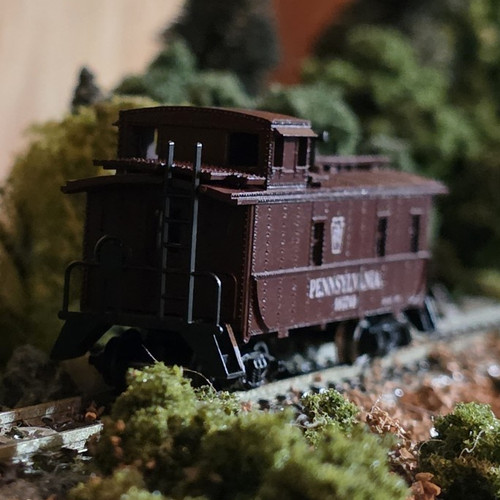Coche de carga marrón Atlas escala N Pennsylvania PRR Caboose #988249 | Condition: Used