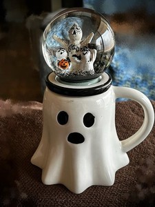Halloween Ghost Mug & Candle Scent Cinnamon Fall Leaves. Comes W/ Snowglobe Top