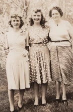 1940s Pretty Ladies Three Women Smiling Garden Friendship Portrait Friends