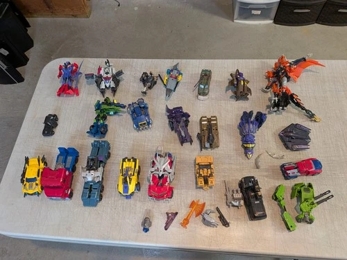 HUGE Lot of Vintage Transformers Hasbro Toy Lot Robots Figures