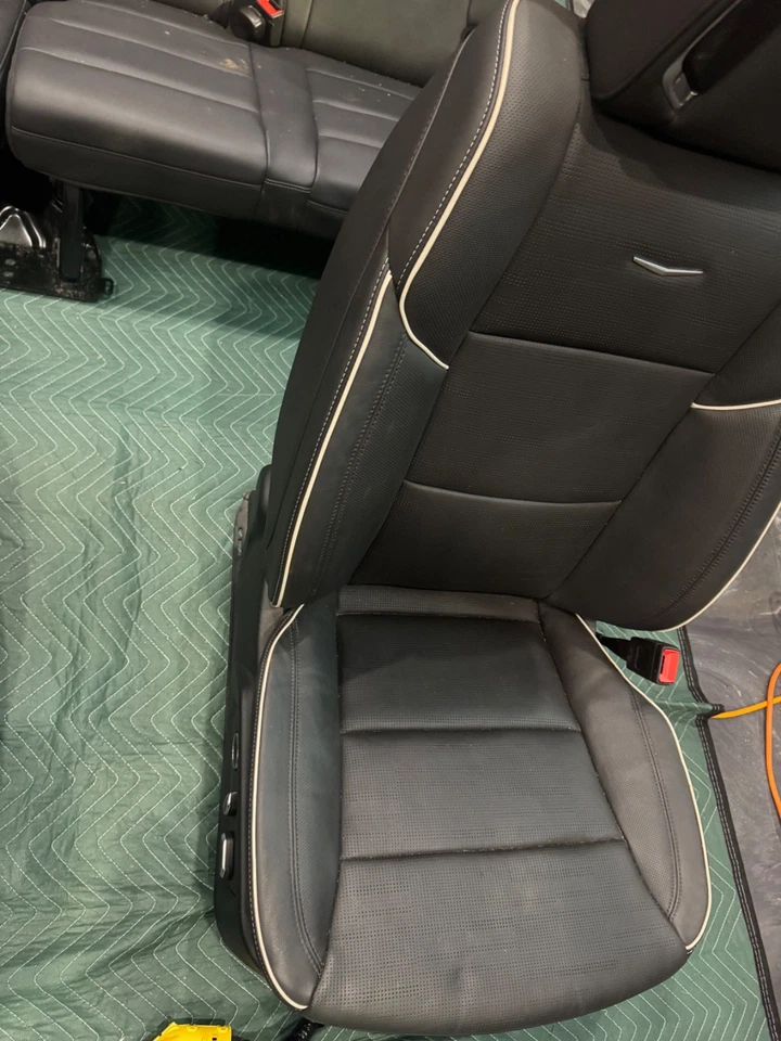 Asiento de cuero delantero derecho pasajero Escalade 21-23 Foto 4 de 4