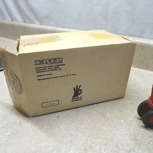 Juguete de granja vintage Ertl Case IH Farmall H en caja #414, McCormick 1986 SE - Imagen 3 de 11